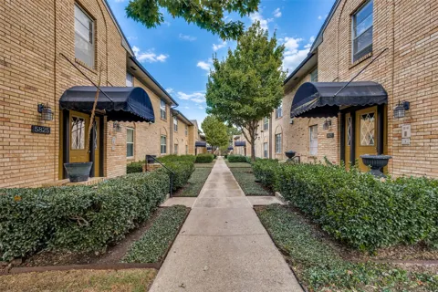 5827 Sandhurst Lane #C