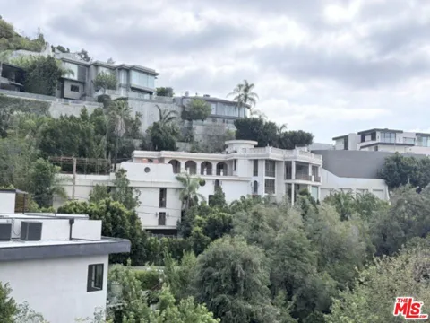 1754 Sunset Plaza Drive