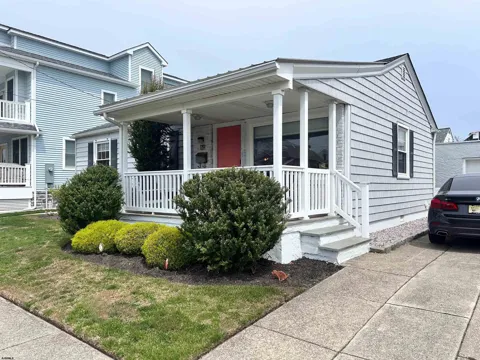 119 N Iroquois Ave