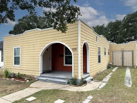 629 W Yoakum
