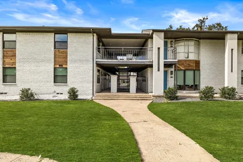 3925 Inwood Road #2016