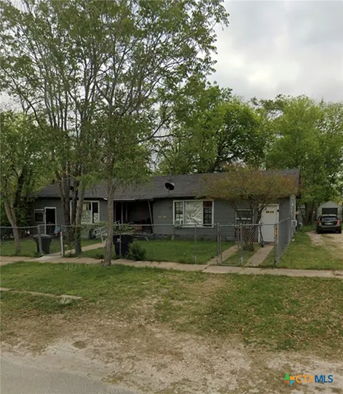 819 E AVENUE A