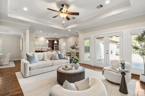 1858 Chantilly Lane