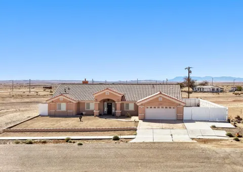 1251 Riviera Circle