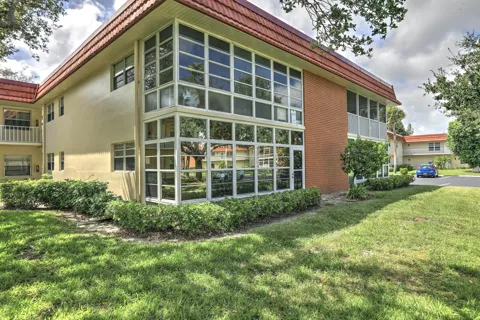 46 WOODLAND DRIVE #106