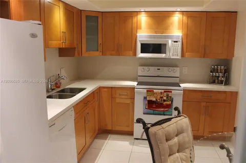 3980 Oaks Clubhouse Dr #110