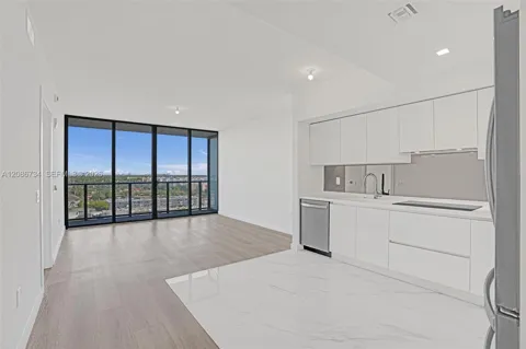 1170 E Hallandale #1003