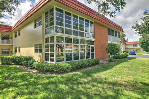 46 WOODLAND DRIVE #106