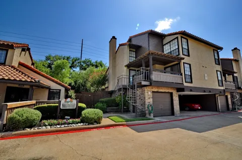 2610 Lakehill Lane #3B