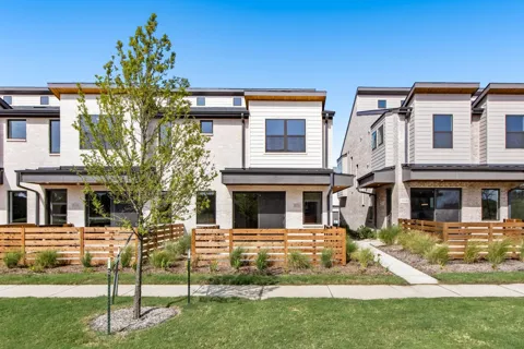 2032 Aldrich Mews