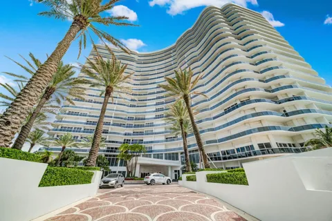9601 Collins Ave #507