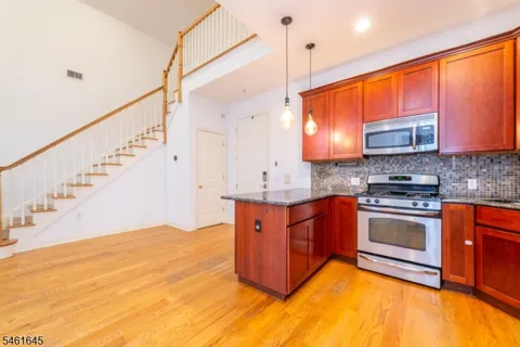 186 Walnut St #110 Unit 110