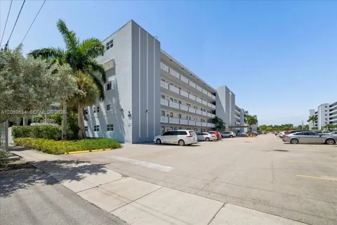 233 NE 14th Ave #2nd floor