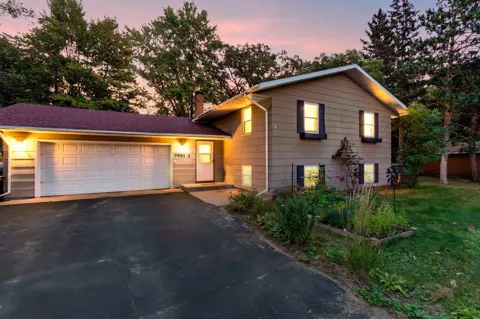 5997 Oak Circle