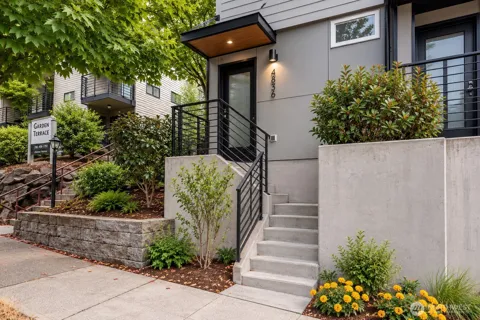 4836 Fauntleroy Way SW