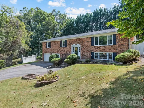 11 Crestwood Lane