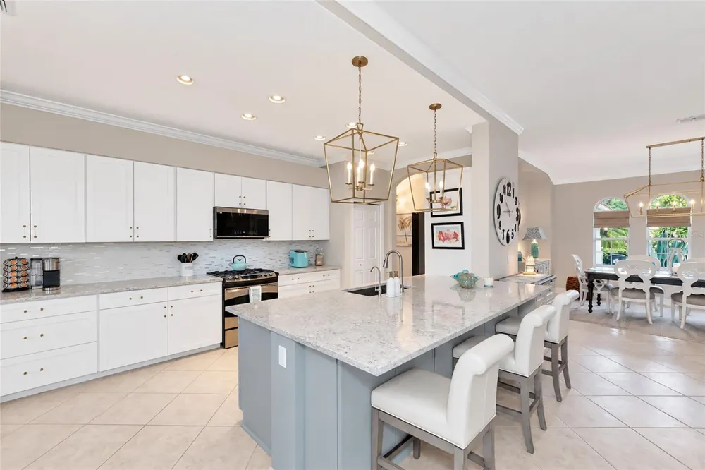 9719 DISCOVERY TERRACE Bradenton, FL 34212
