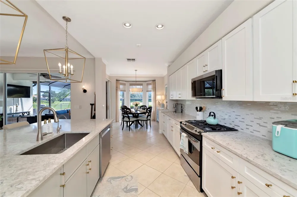 9719 DISCOVERY TERRACE Bradenton, FL 34212