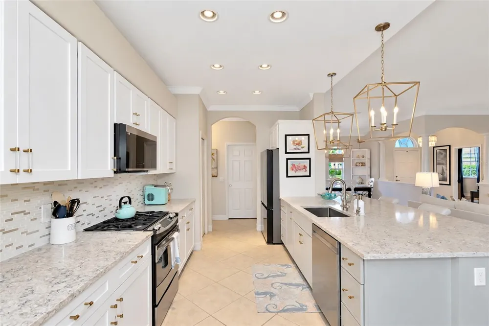 9719 DISCOVERY TERRACE Bradenton, FL 34212