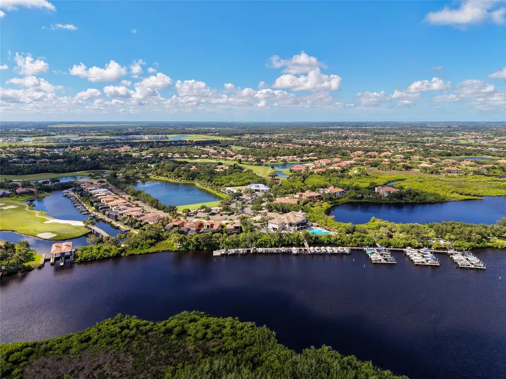 9719 DISCOVERY TERRACE Bradenton, FL 34212