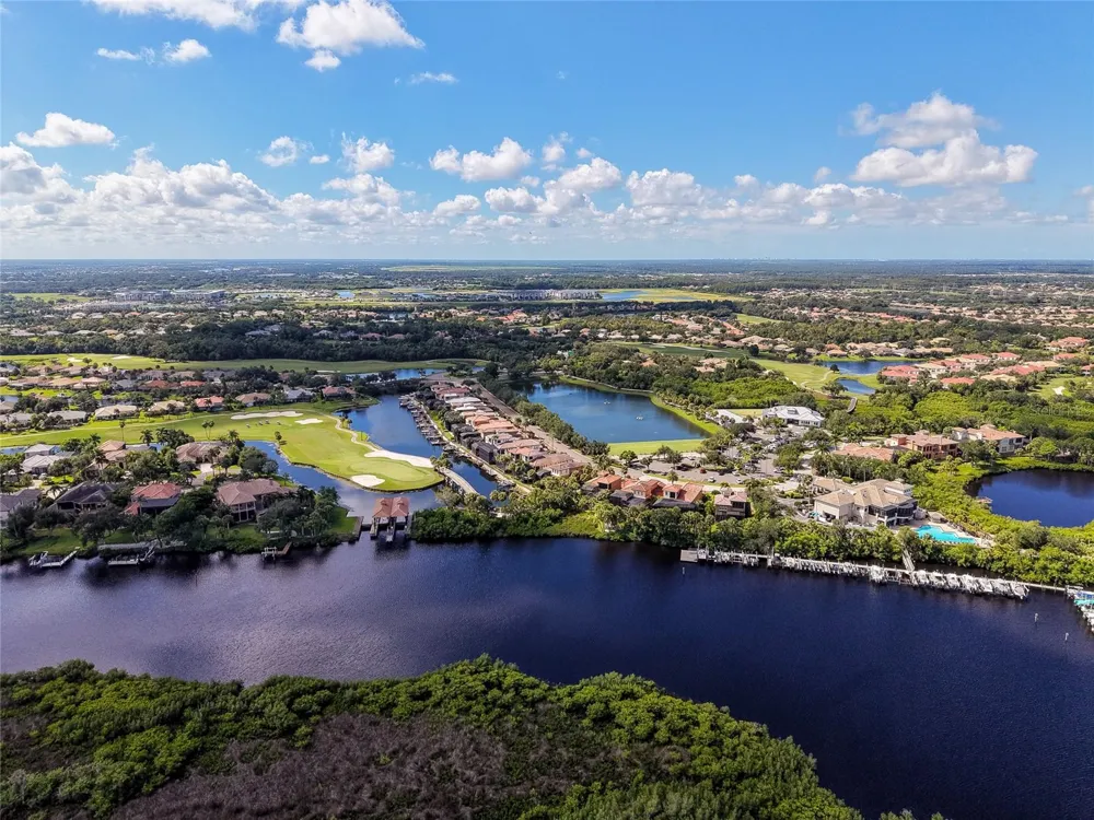 9719 DISCOVERY TERRACE Bradenton, FL 34212