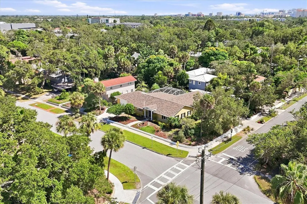 942 VIRGINIA DRIVE Sarasota, FL 34234