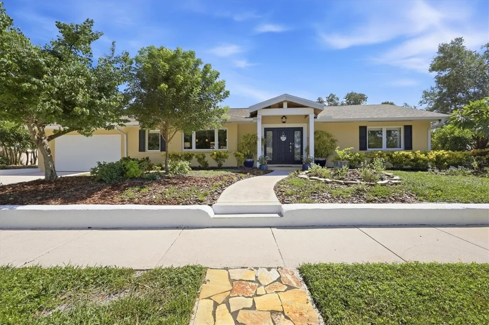 942 VIRGINIA DRIVE Sarasota, FL 34234
