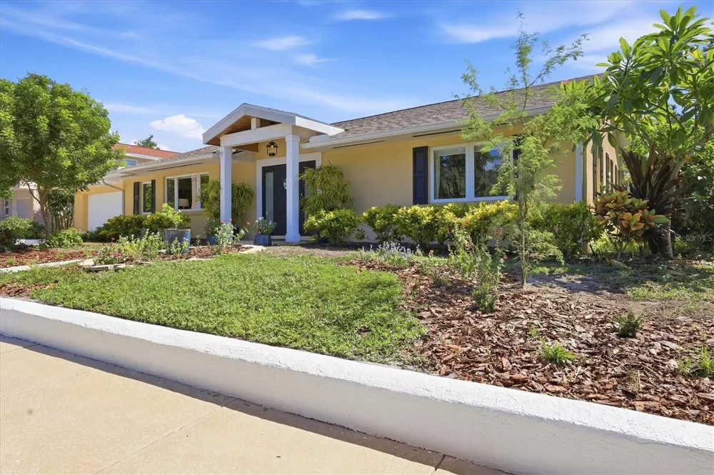 942 VIRGINIA DRIVE Sarasota, FL 34234