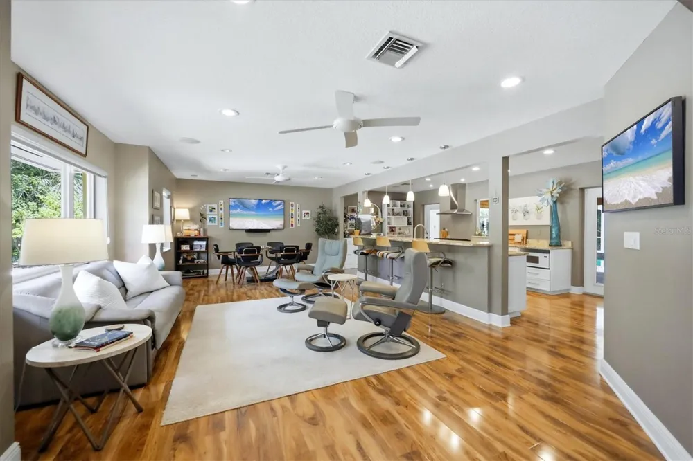942 VIRGINIA DRIVE Sarasota, FL 34234