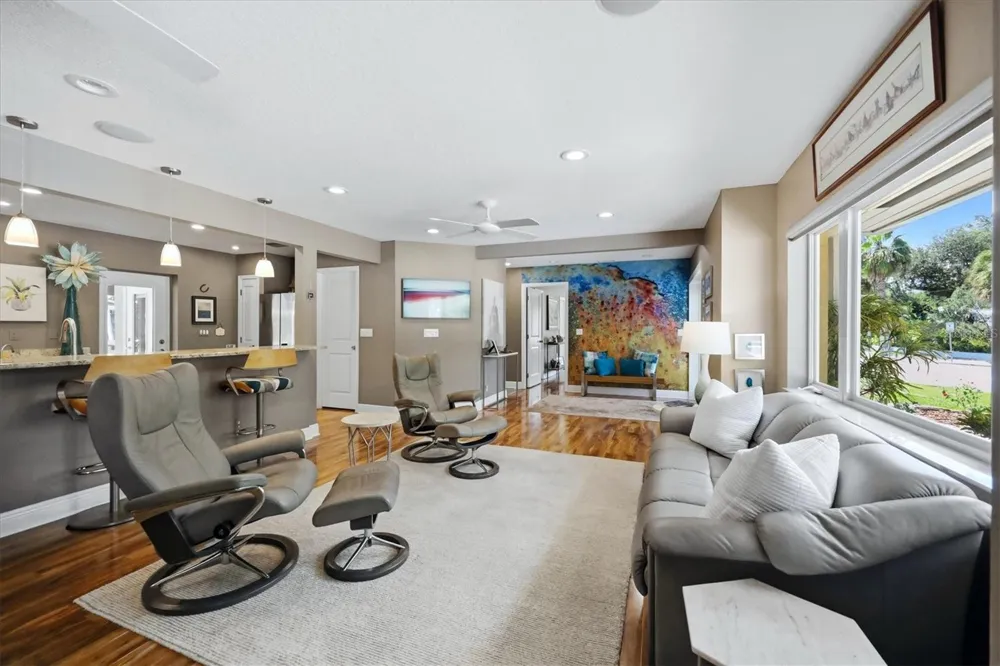942 VIRGINIA DRIVE Sarasota, FL 34234