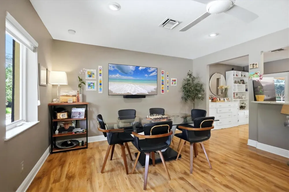942 VIRGINIA DRIVE Sarasota, FL 34234