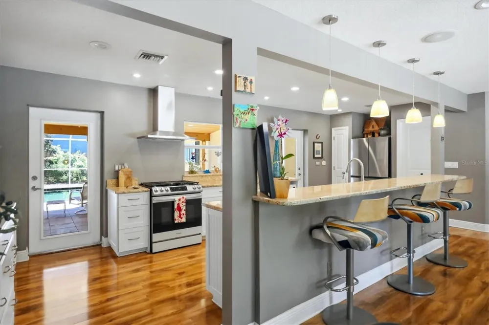 942 VIRGINIA DRIVE Sarasota, FL 34234