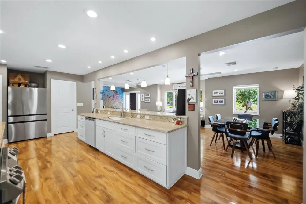 942 VIRGINIA DRIVE Sarasota, FL 34234