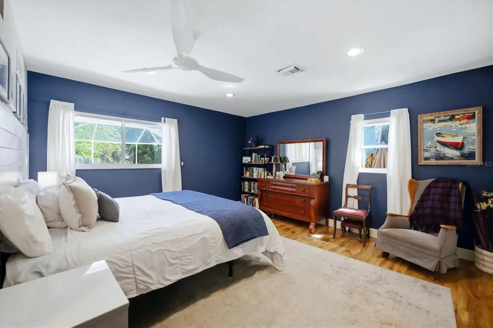 942 VIRGINIA DRIVE Sarasota, FL 34234