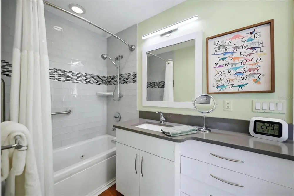 942 VIRGINIA DRIVE Sarasota, FL 34234