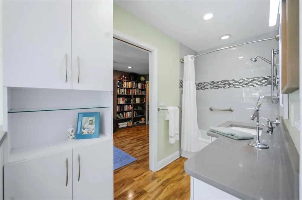 942 VIRGINIA DRIVE Sarasota, FL 34234