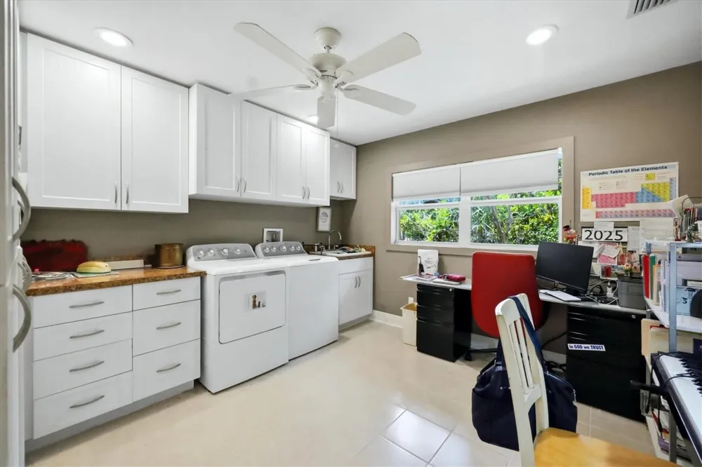942 VIRGINIA DRIVE Sarasota, FL 34234