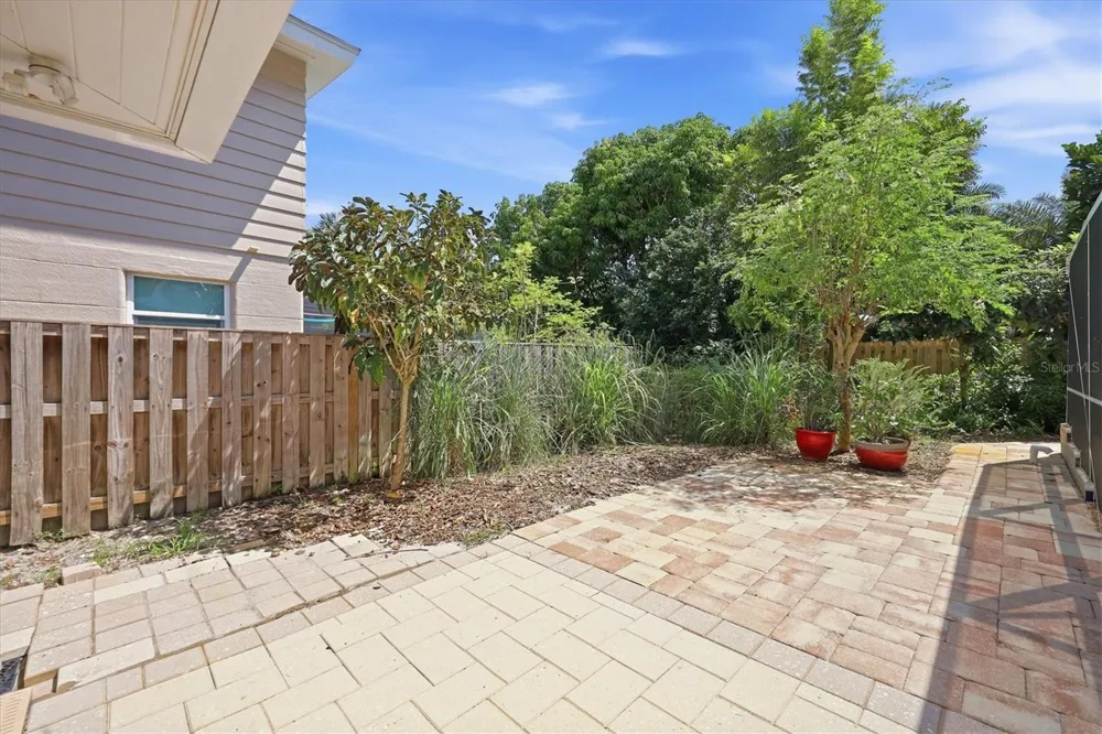 942 VIRGINIA DRIVE Sarasota, FL 34234
