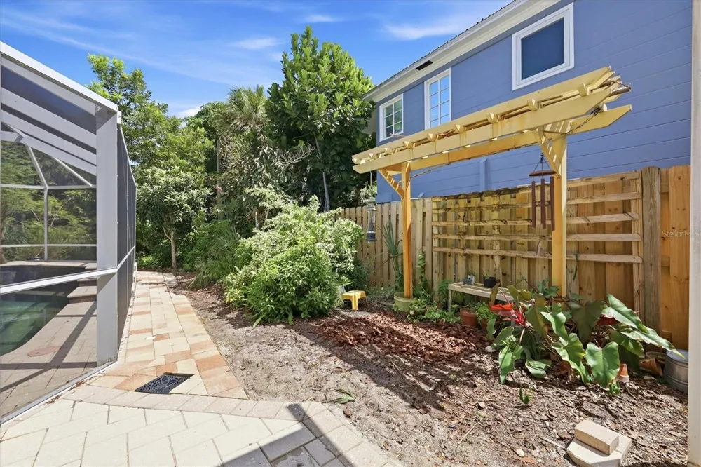 942 VIRGINIA DRIVE Sarasota, FL 34234