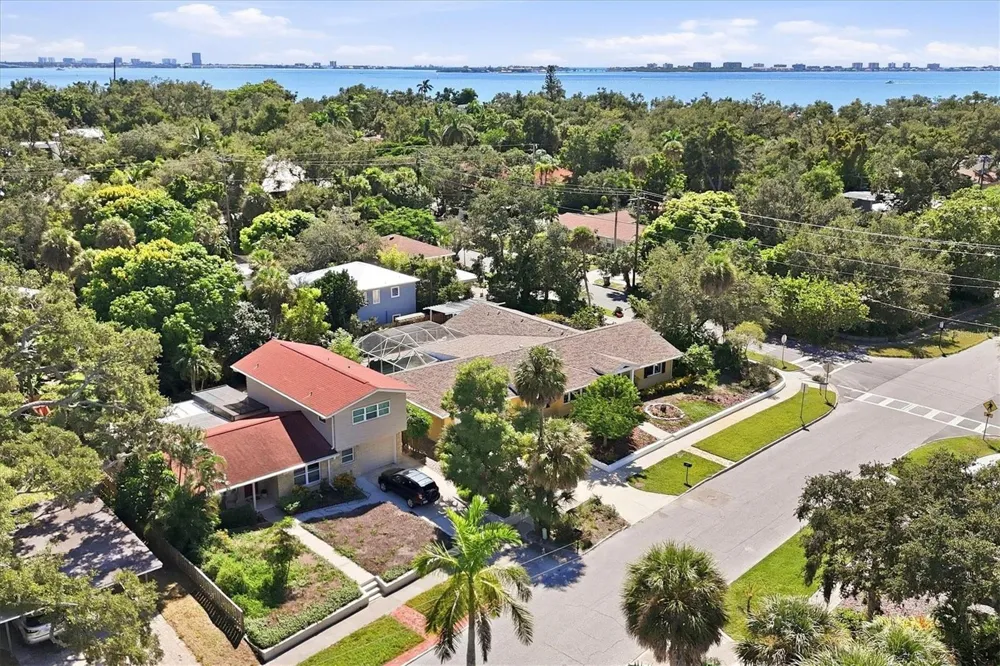 942 VIRGINIA DRIVE Sarasota, FL 34234