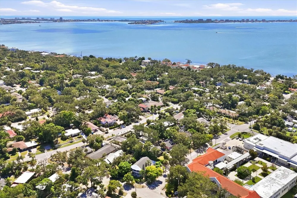 942 VIRGINIA DRIVE Sarasota, FL 34234