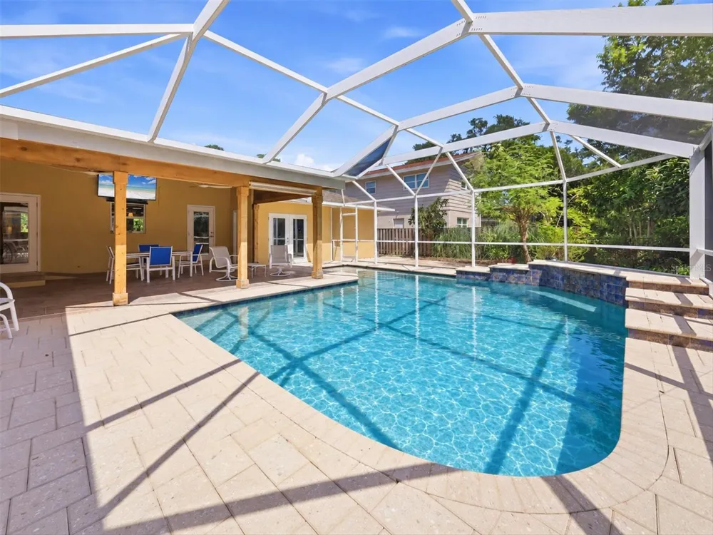942 VIRGINIA DRIVE Sarasota, FL 34234