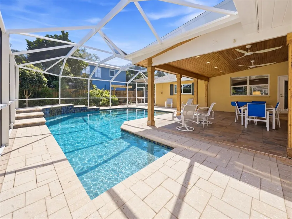 942 VIRGINIA DRIVE Sarasota, FL 34234