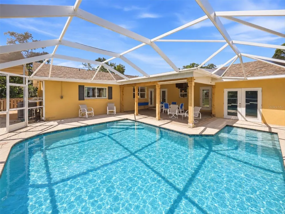 942 VIRGINIA DRIVE Sarasota, FL 34234