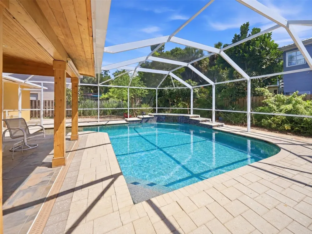 942 VIRGINIA DRIVE Sarasota, FL 34234