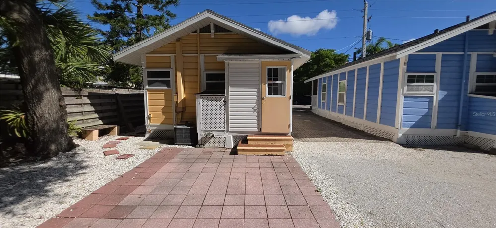 1868 LAUREL STREET Sarasota, FL 34236