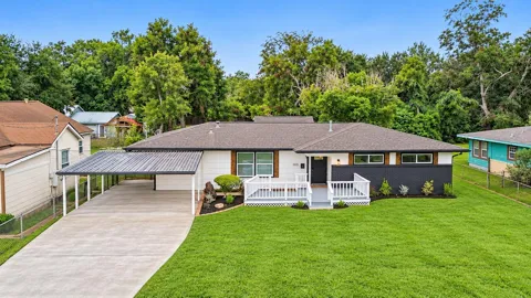 1118 Lake Road