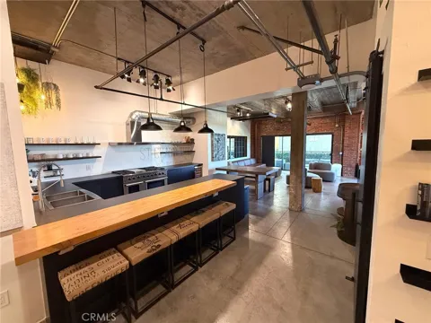 835 Locust #518