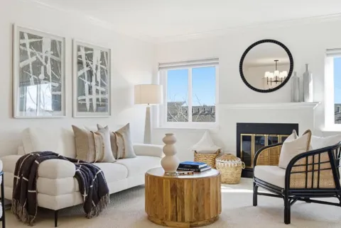 320 Peninsula Avenue #409