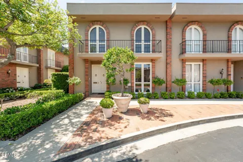 1127 S Orange Grove Boulevard